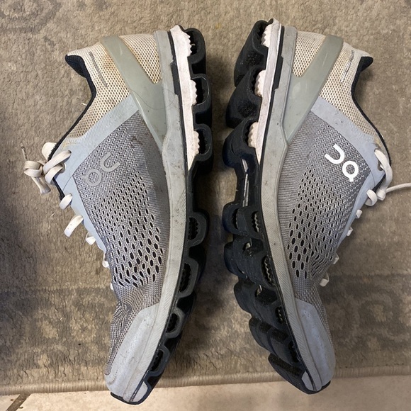 ON running shoes - Picture 2 of 12